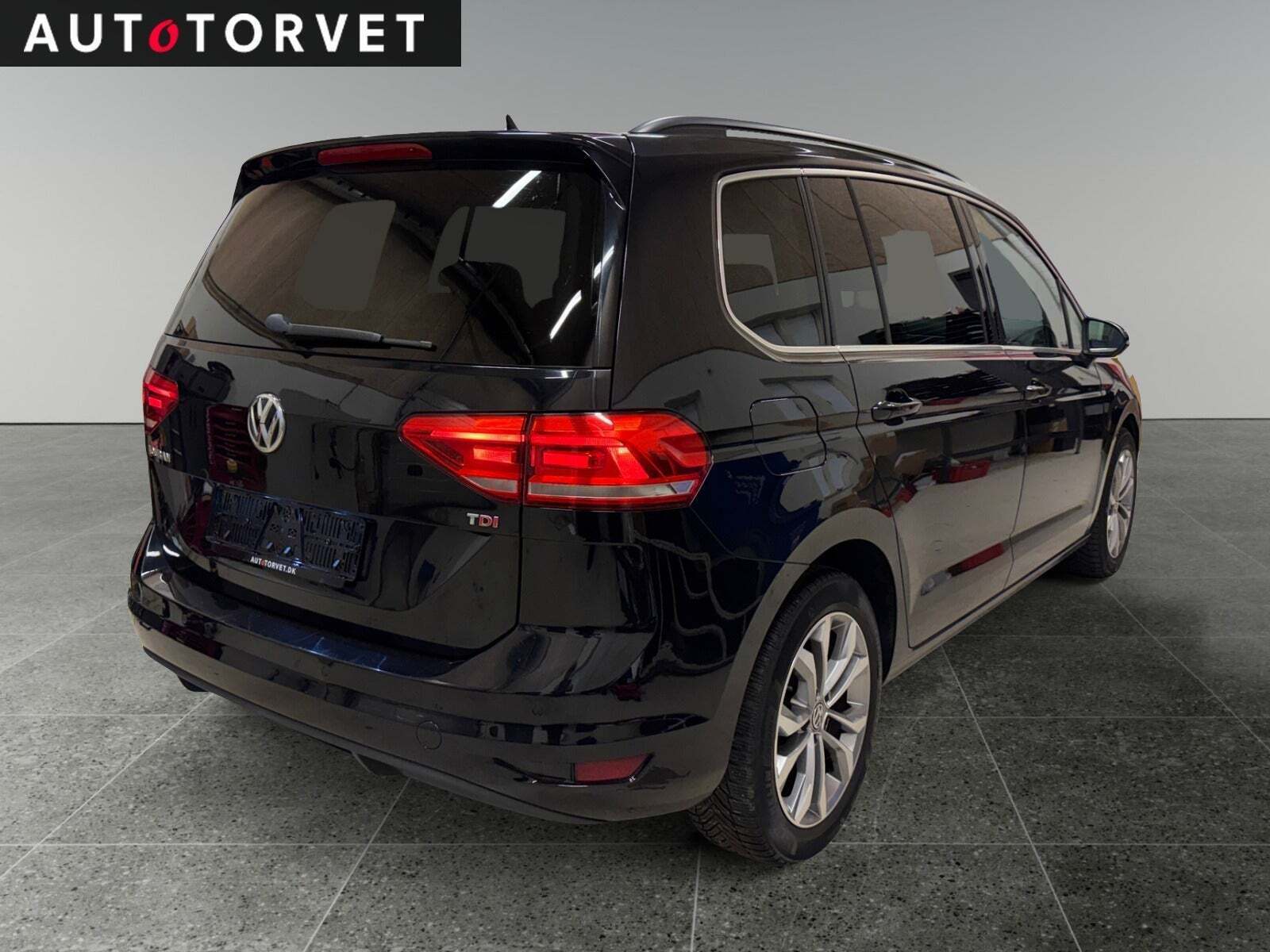 Sort VW Touran fra 2017