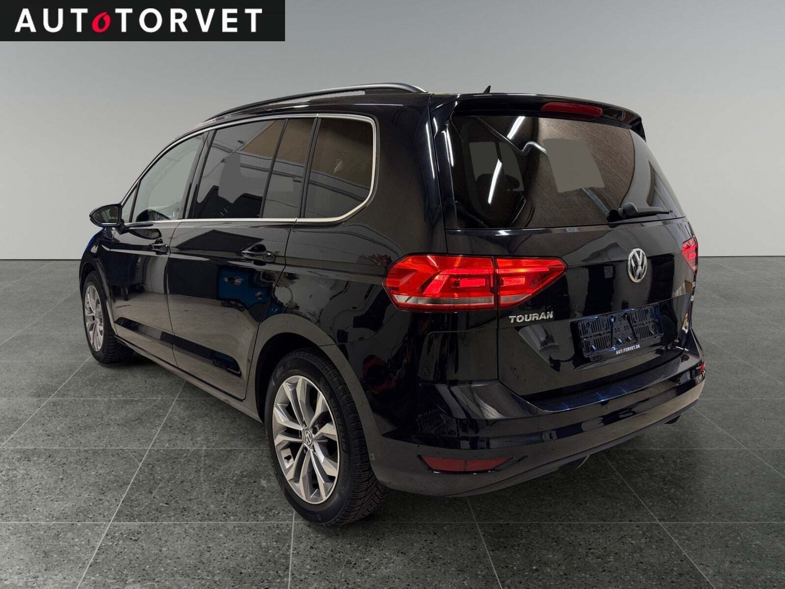 Sort VW Touran fra 2017
