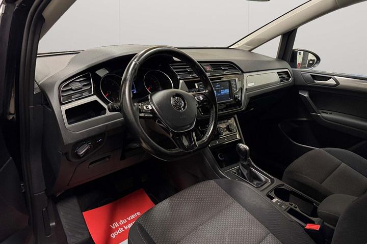 Sort VW Touran fra 2017