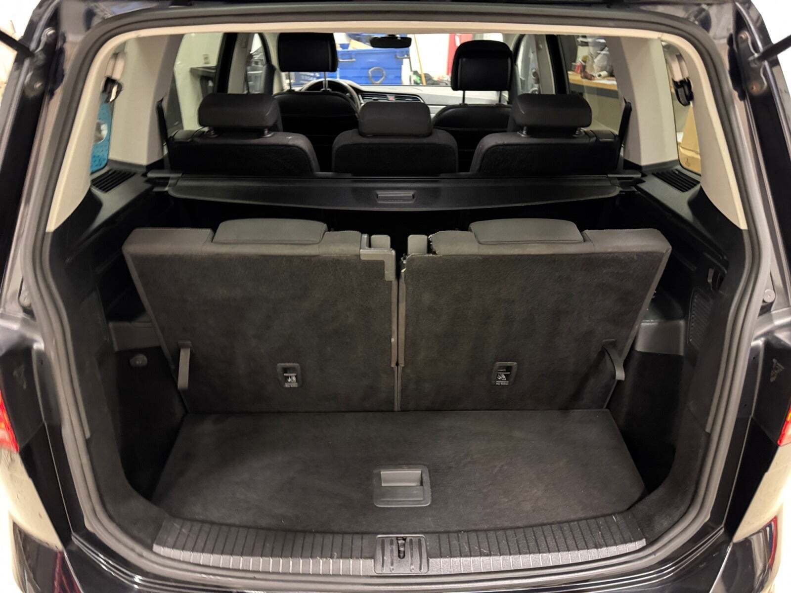 Sort VW Touran fra 2017