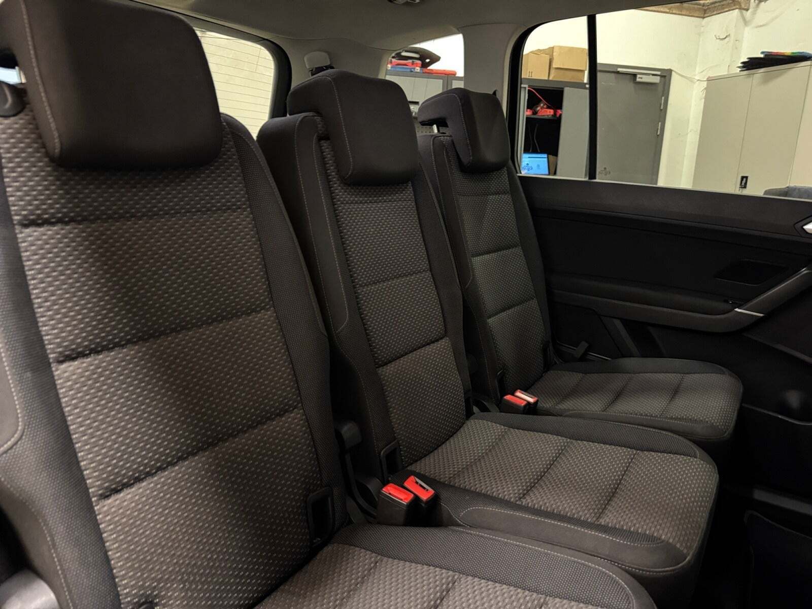 Sort VW Touran fra 2017