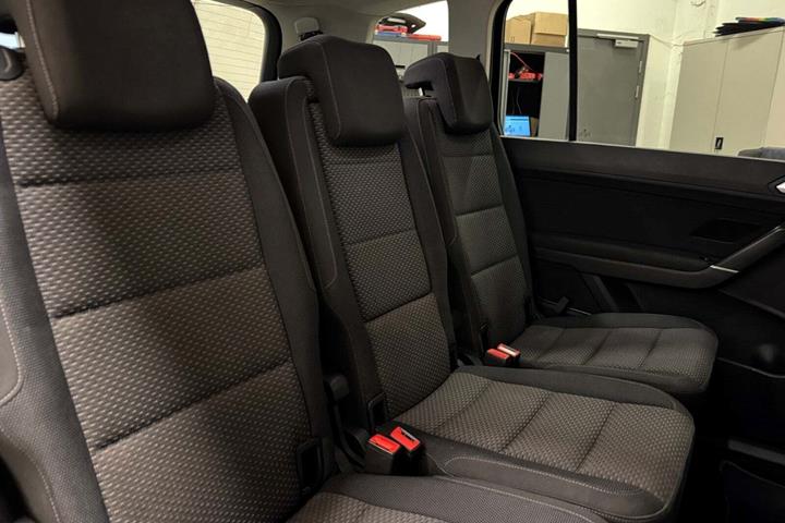 Sort VW Touran fra 2017