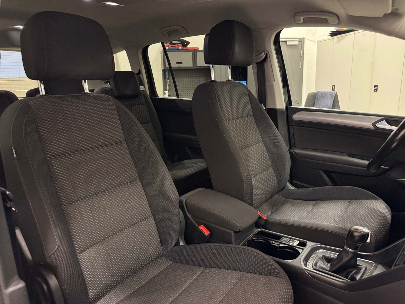 Sort VW Touran fra 2017