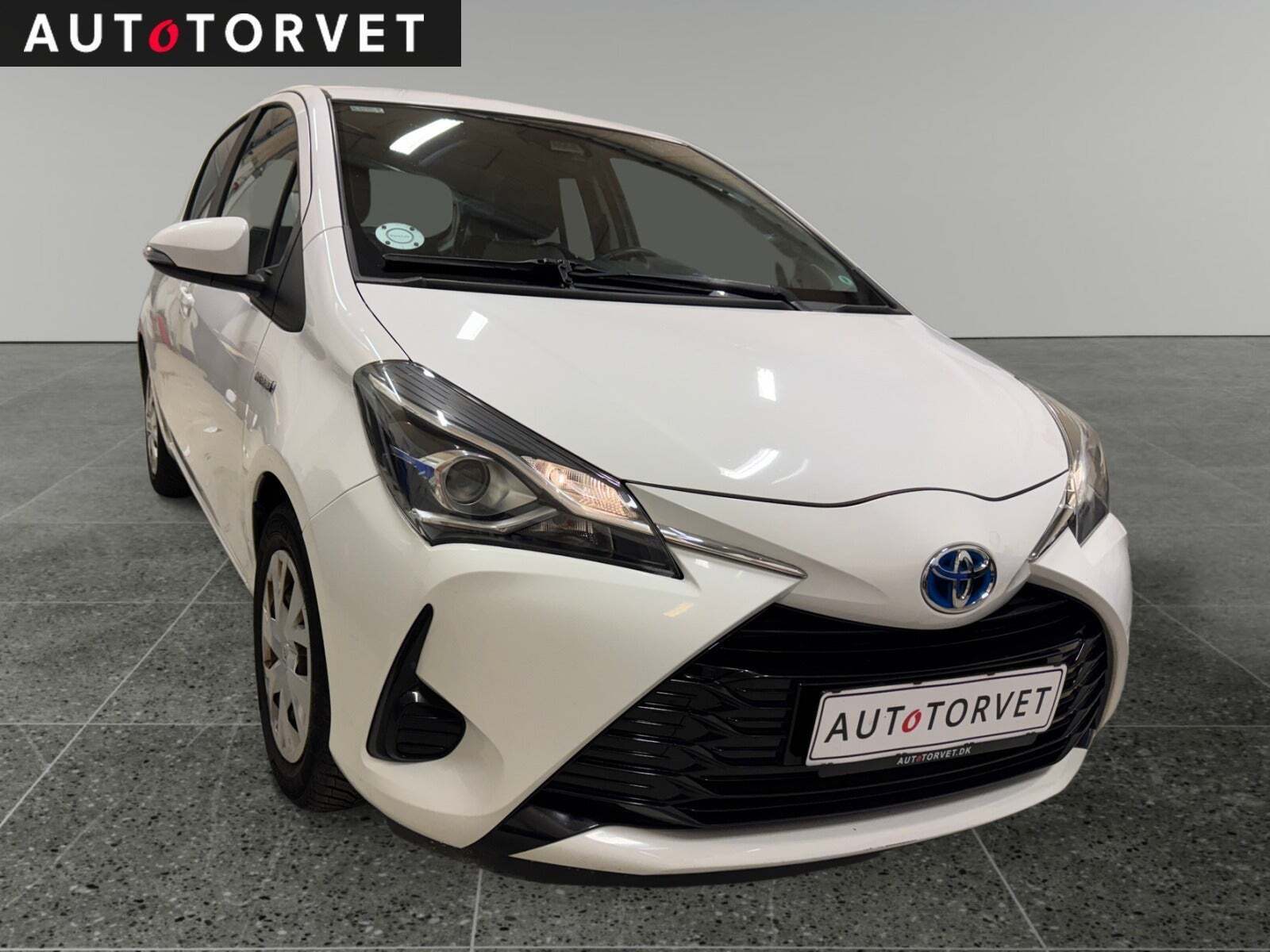 Toyota Yaris 1,5 Hybrid H2 e-CVT Van