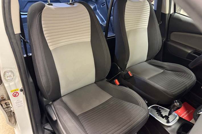 Hvid Toyota Yaris fra 2018