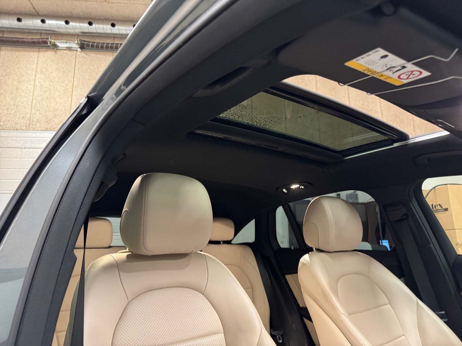 Grå Mercedes EQC400 fra 2020