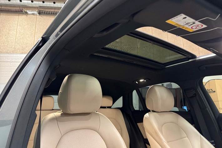 Grå Mercedes EQC400 fra 2020