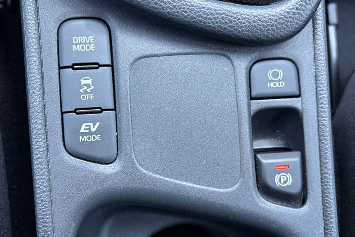 Bronze Toyota Yaris fra 2025