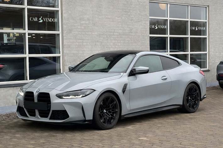 Grå BMW M4 fra 2022