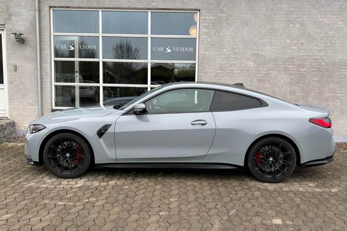 Grå BMW M4 fra 2022