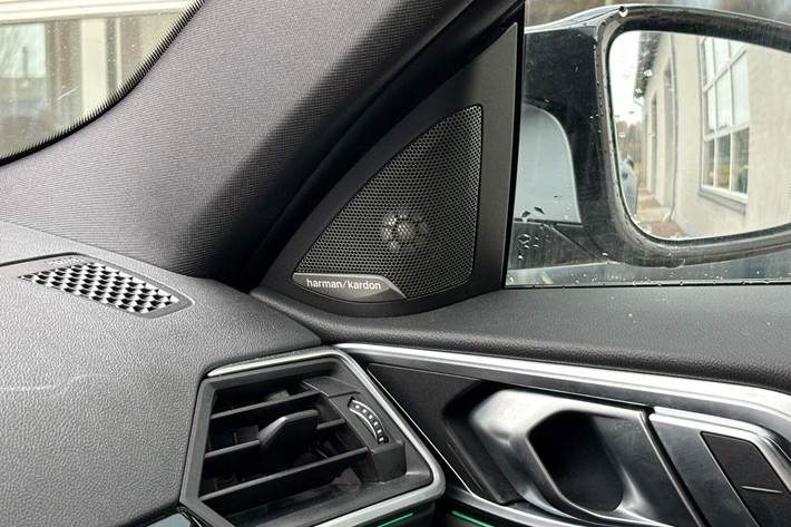 Grå BMW M4 fra 2022