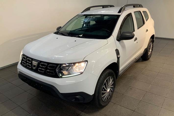 Hvid Dacia Duster fra 2019 set udefra