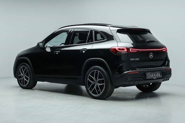 Sort Mercedes EQA250+ fra 2023