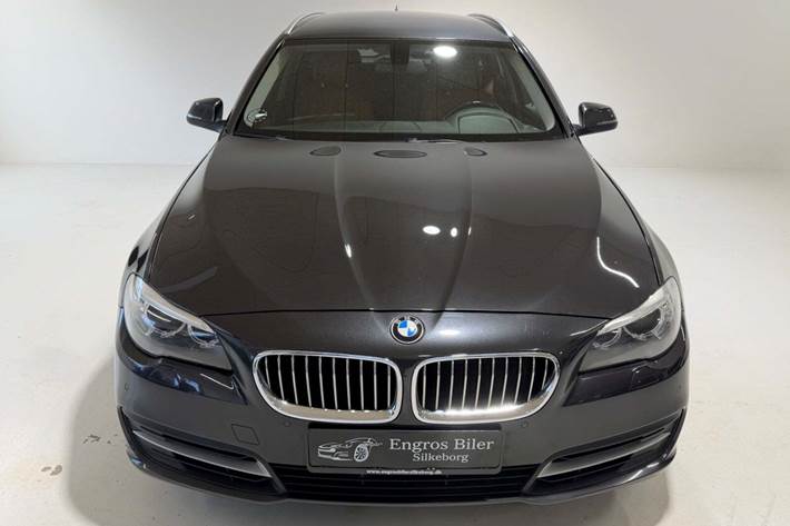 Grå BMW 520d fra 2015