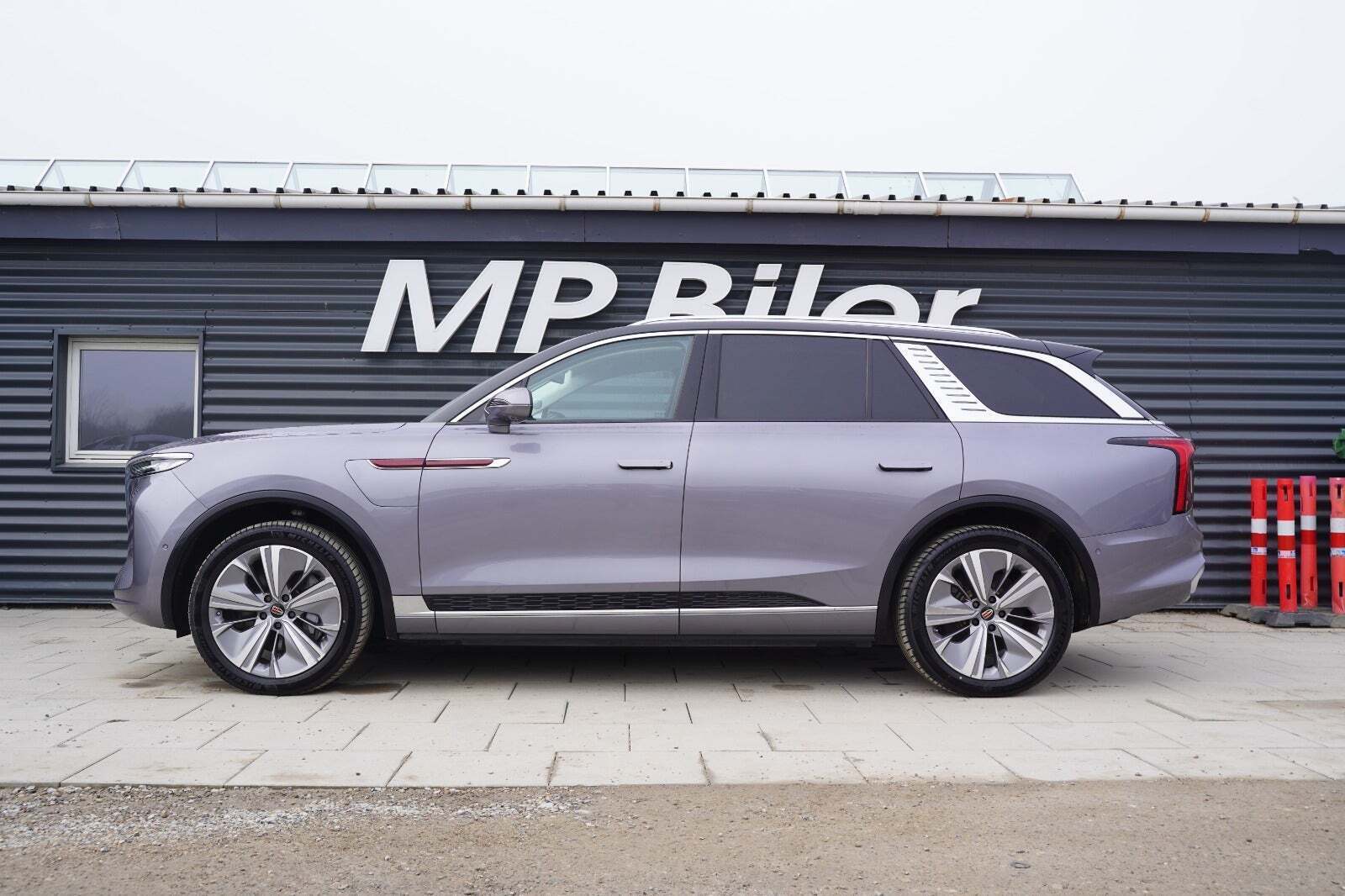 Hongqi E-HS9 84 Comfort