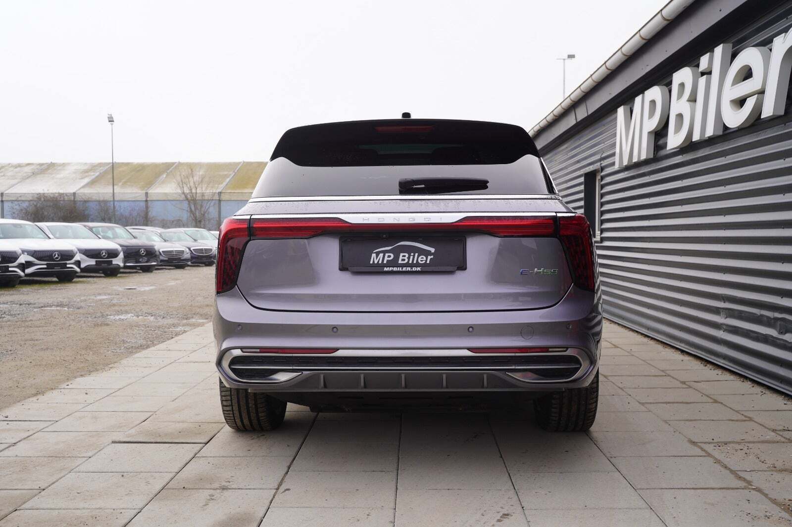 Grå Hongqi E-HS9 fra 2023