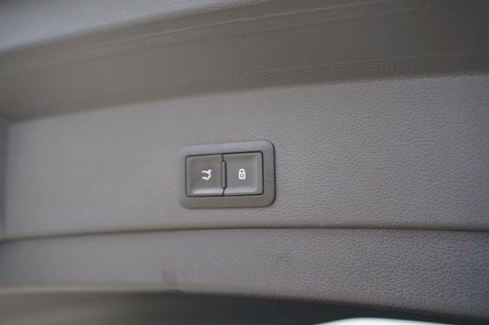 Grå Hongqi E-HS9 fra 2023