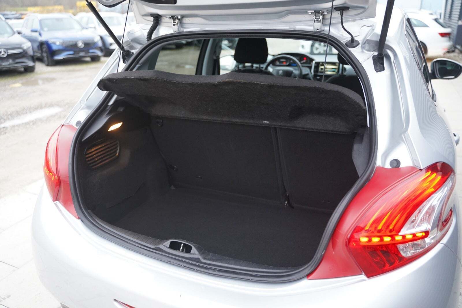 Sølv Peugeot 208 fra 2014