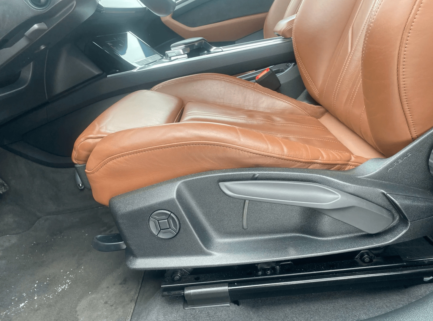 Grå Audi e-tron fra 2019