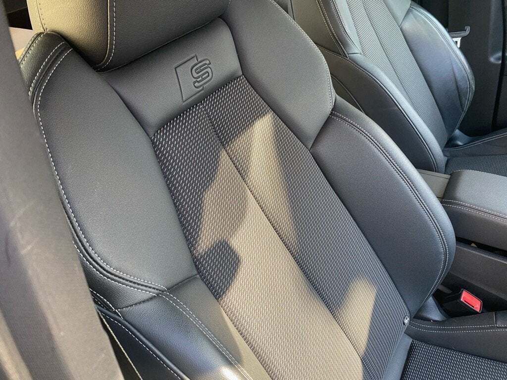 Blå Audi Q4 e-tron fra 2022