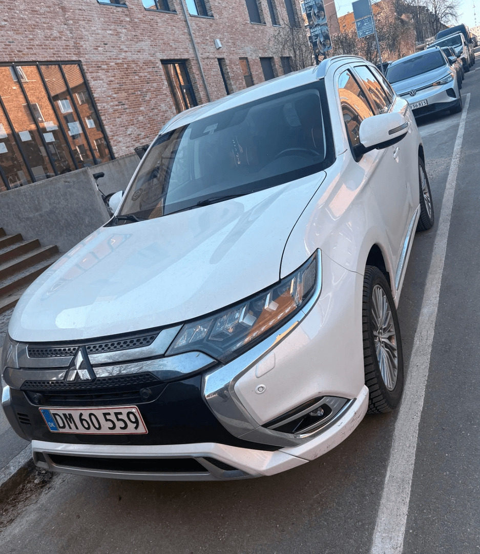 Mitsubishi Outlander 2,4 PHEV Intense CVT 4WD