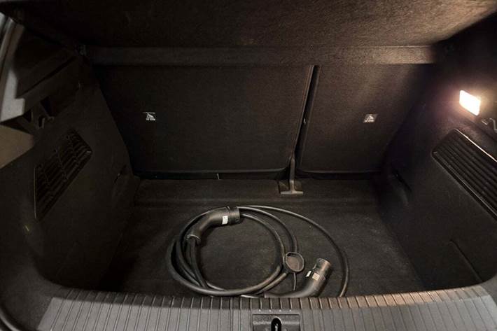 Rød Renault Megane E-Tech fra 2023