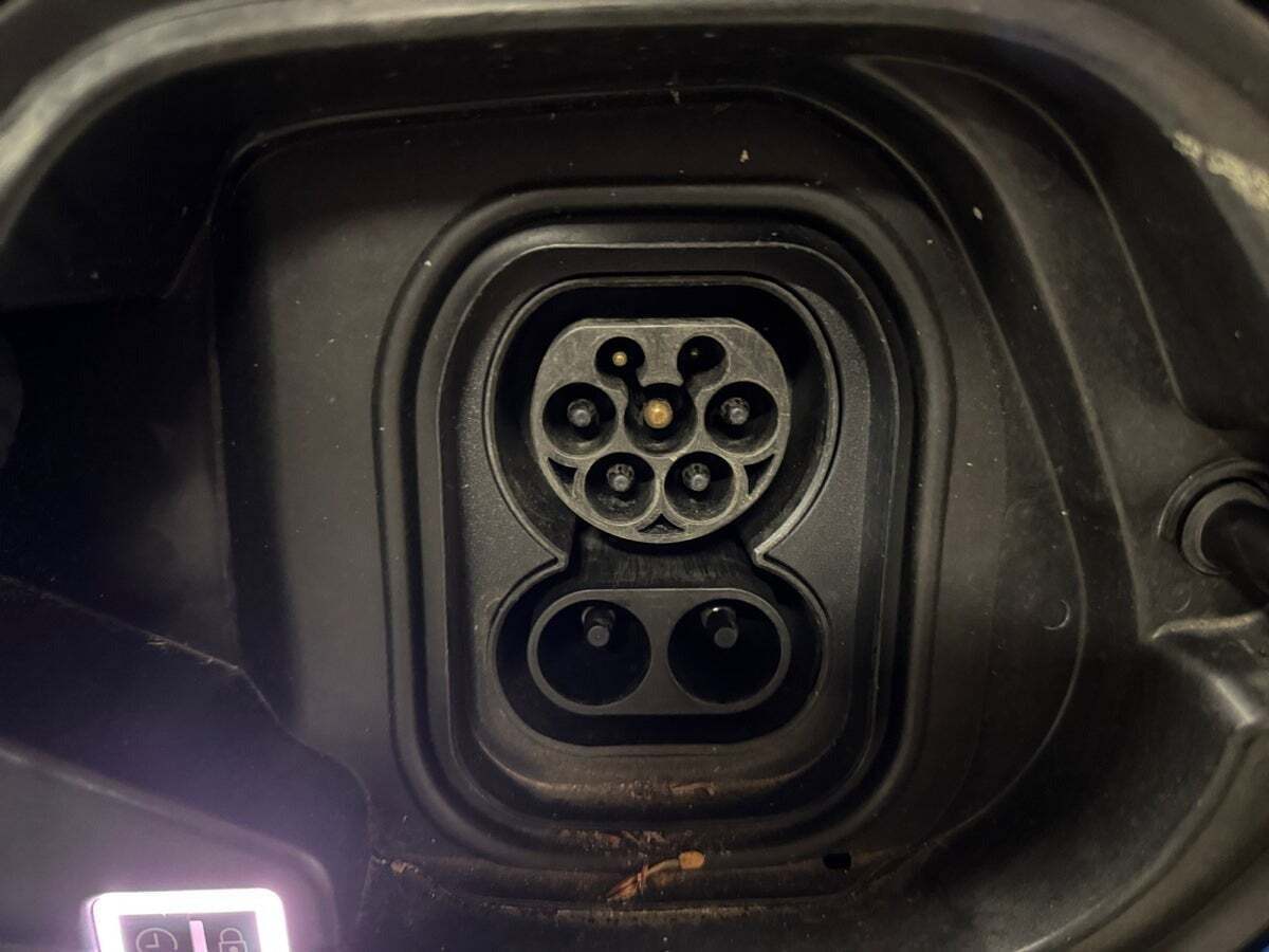 Blå Opel Corsa-e fra 2021