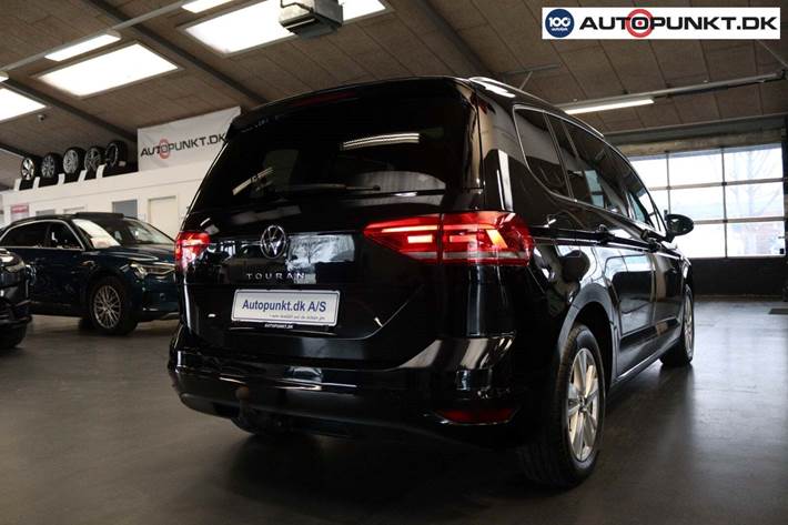 Sort VW Touran fra 2023