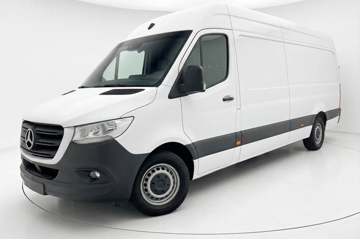 Hvid Mercedes Sprinter 316 fra 2020 set udefra