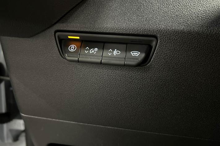 Hvid Nissan Interstar fra 2025