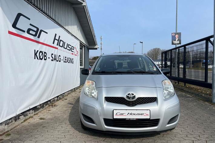 Sølv Toyota Yaris fra 2010
