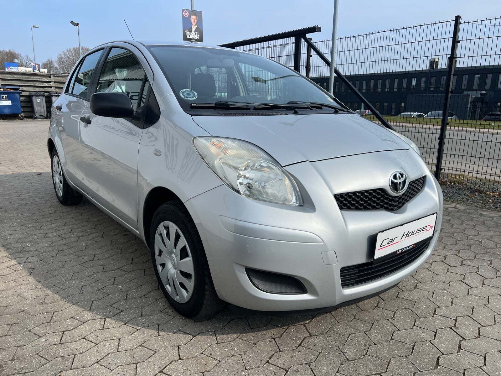 Sølv Toyota Yaris fra 2010