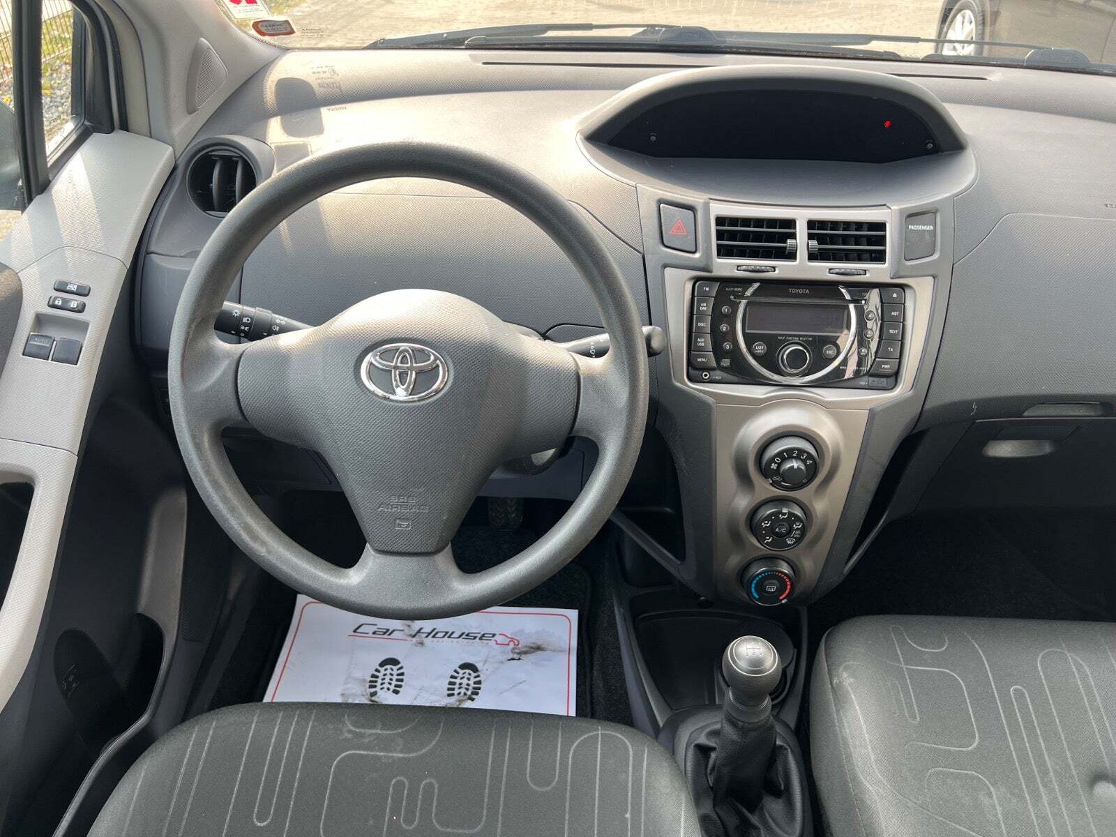 Sølv Toyota Yaris fra 2010