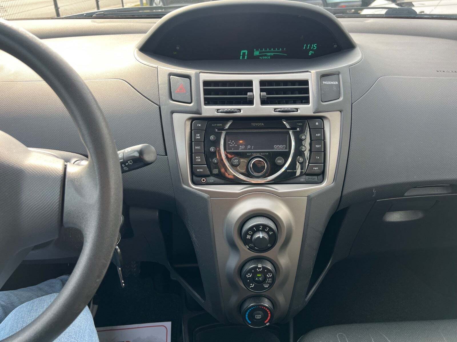 Sølv Toyota Yaris fra 2010