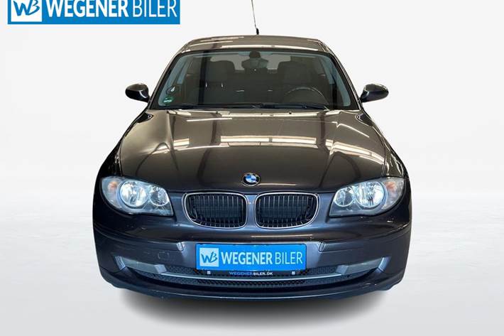 Grå BMW 118i fra 2008
