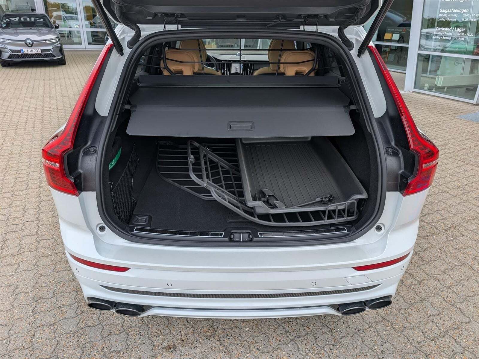 Hvid Volvo XC60 fra 2024