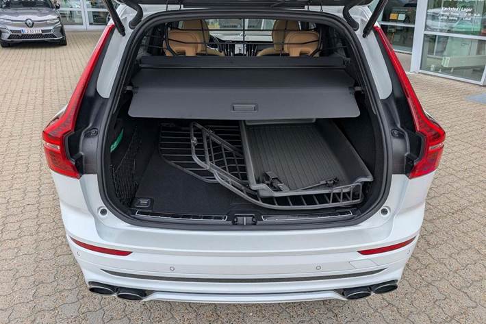 Hvid Volvo XC60 fra 2024