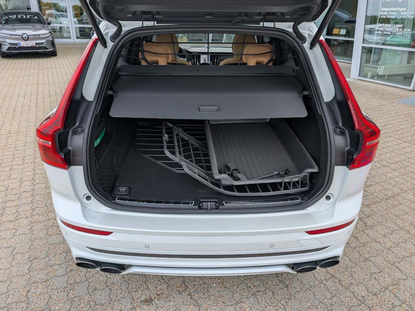 Hvid Volvo XC60 fra 2024