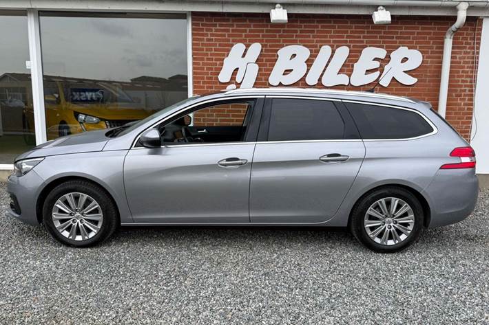 Grå Peugeot 308 fra 2019