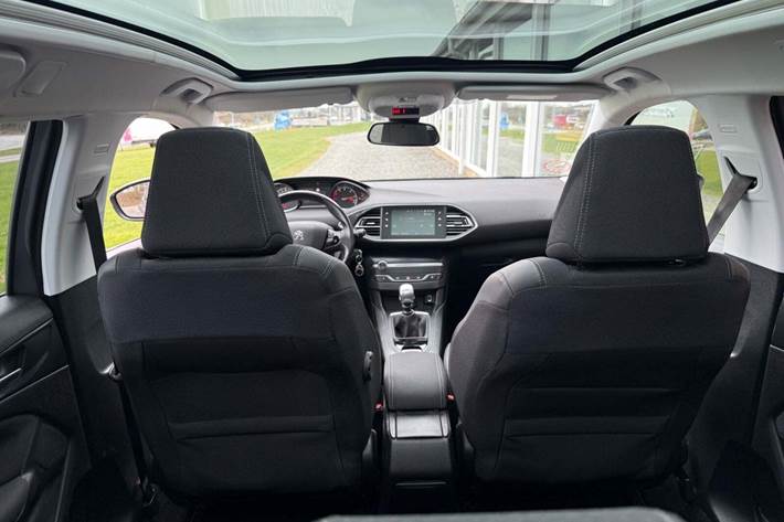 Grå Peugeot 308 fra 2019