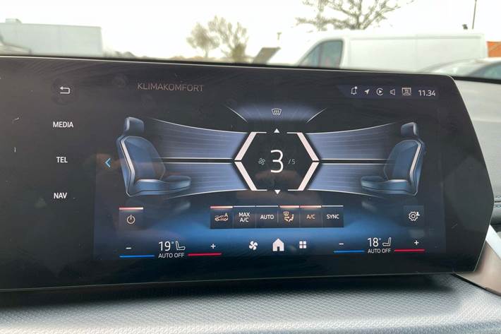 Hvid BMW iX1 fra 2024