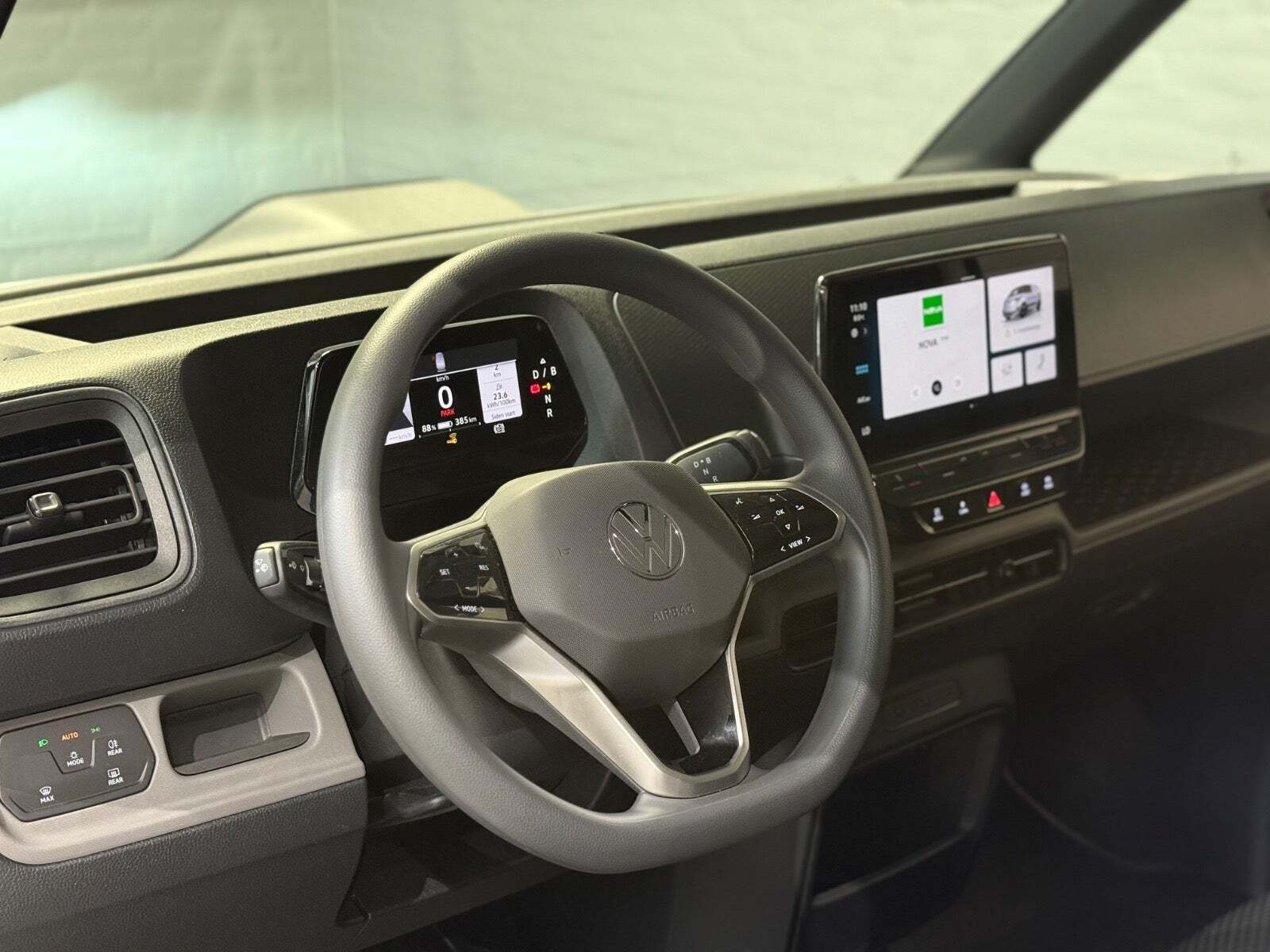 Hvid VW ID.Buzz fra 2024