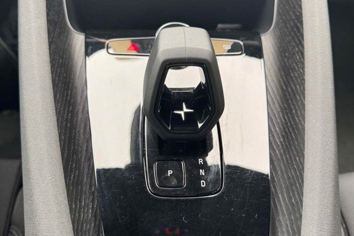 Blå Polestar 2 fra 2023