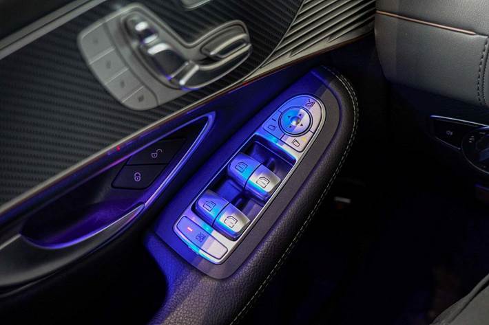 Grå Mercedes EQC400 fra 2021