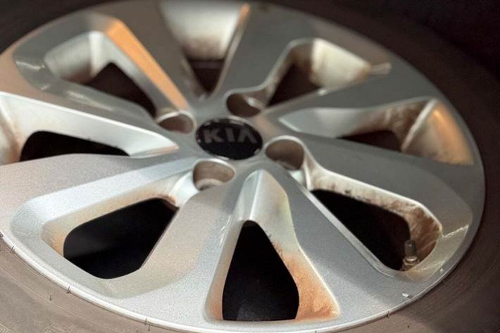 Rød Kia Rio fra 2016