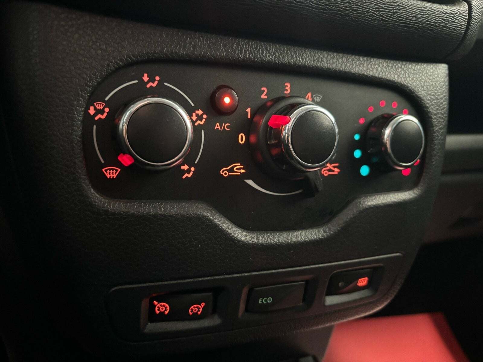 Grå Dacia Lodgy Stepway fra 2016