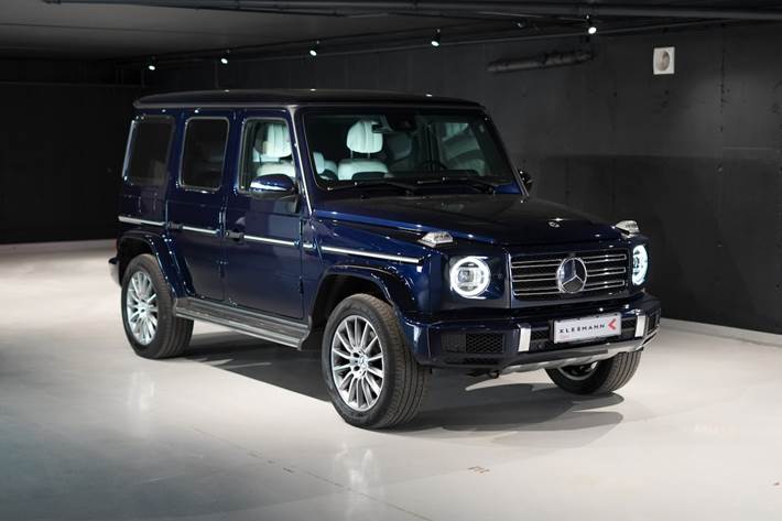 Blå Mercedes G400 d fra 2022 set udefra