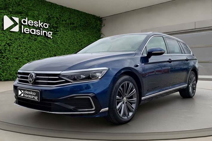 Blå VW Passat fra 2020