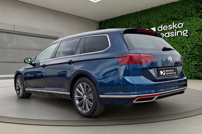 Blå VW Passat fra 2020