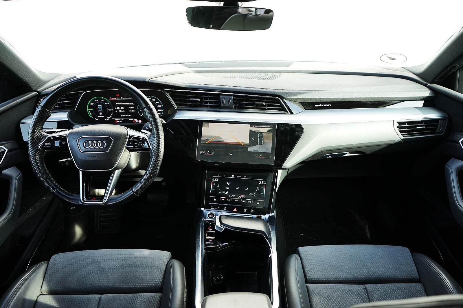 Orange Audi e-tron fra 2021